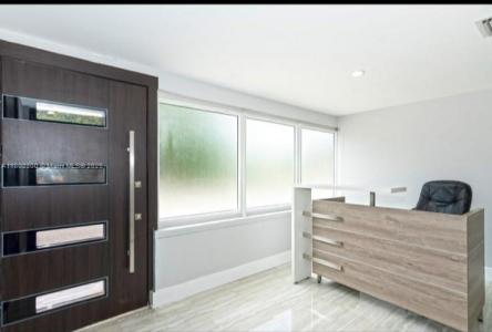 220 SW 16th St, Dania Beach, Florida 33004, USA