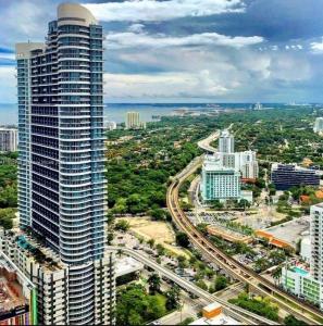 40 SW 13 ST Penthouse 3, Miami, Florida 33130, USA
