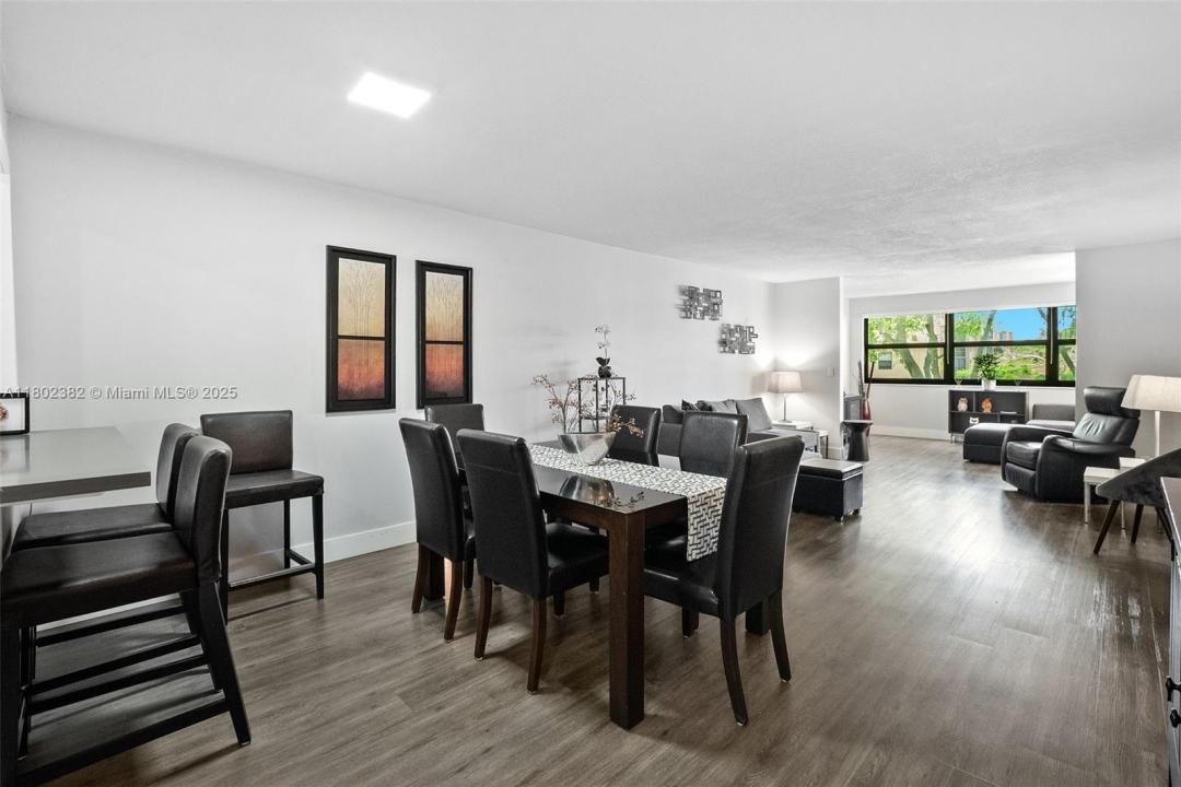10451 Sunrise Lakes Blvd 203, Sunrise, Flórida 33322, Estados Unidos