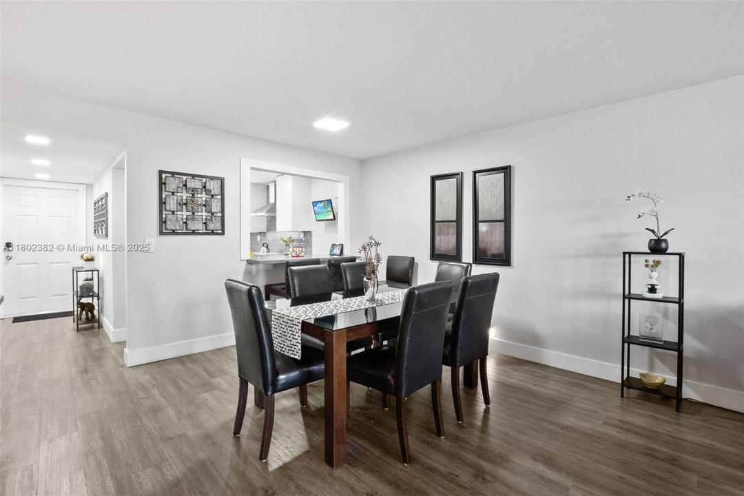10451 Sunrise Lakes Blvd 203, Sunrise, Flórida 33322, Estados Unidos
