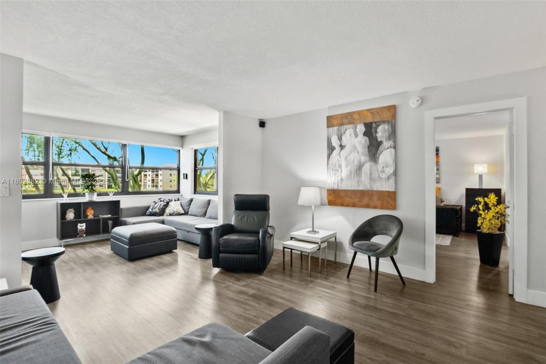 10451 Sunrise Lakes Blvd 203, Sunrise, Flórida 33322, Estados Unidos