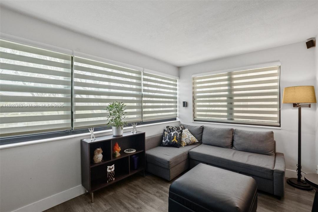 10451 Sunrise Lakes Blvd 203, Sunrise, Flórida 33322, Estados Unidos