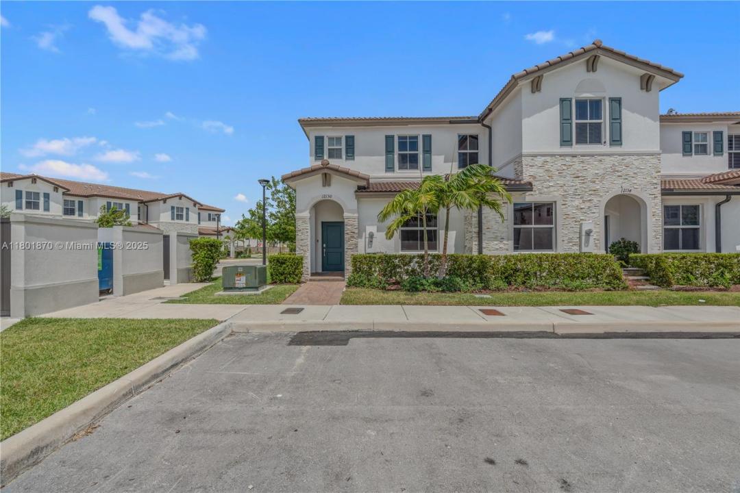 12130 NW 23rd Ct, Miami, 佛罗里达州 33167, 美国
