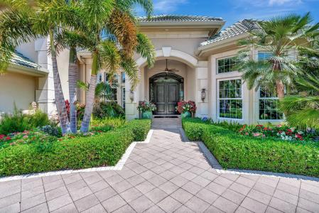 7701 SE Manhasset Place, HOBE SOUND GOLF CLUB, Hobe Sound, Florida 33455