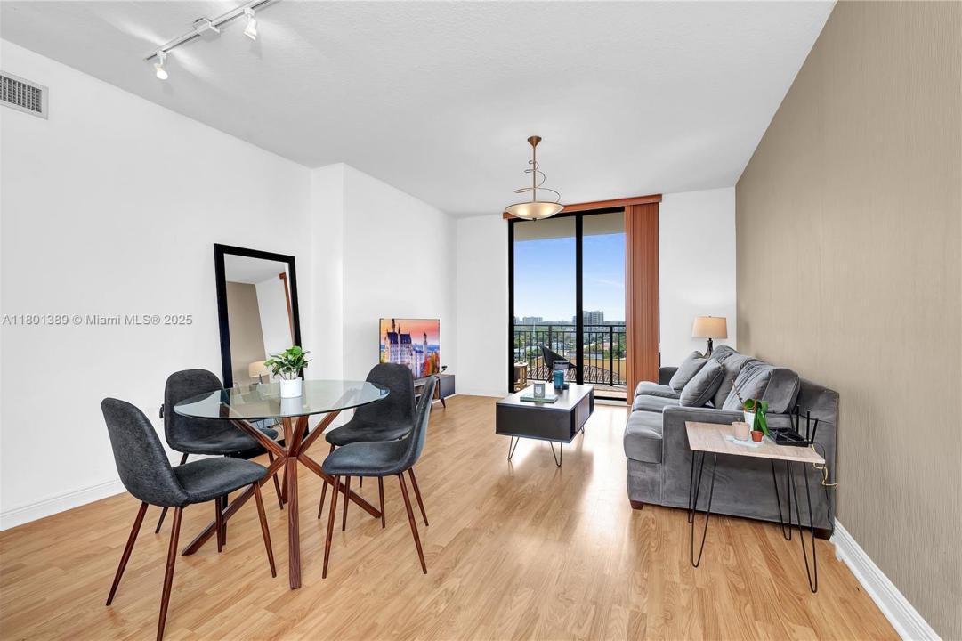 888 S Douglas Rd 910, Coral Gables, פלורידה 33134, ארצות הברית של אמריקה
