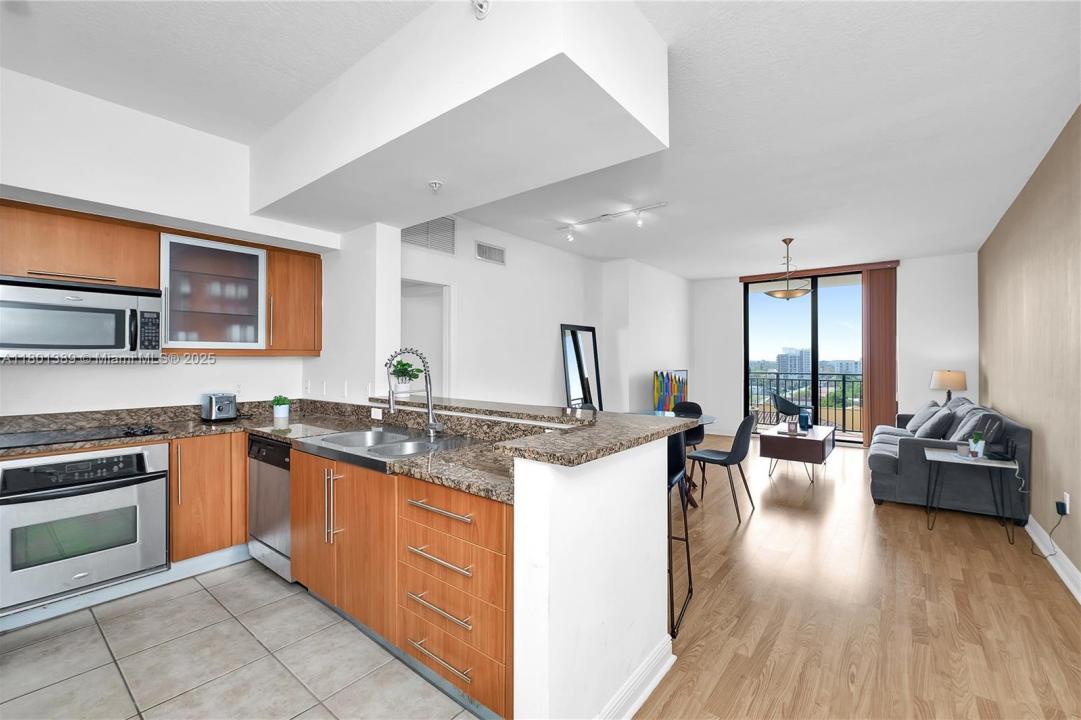 888 S Douglas Rd 910, Coral Gables, פלורידה 33134, ארצות הברית של אמריקה