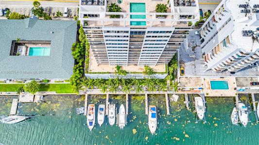 7929 West Dr 401, North Bay Village, Florida 33141, USA