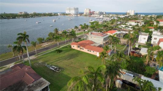 824 Polk St, Hollywood, Florida 33019, USA