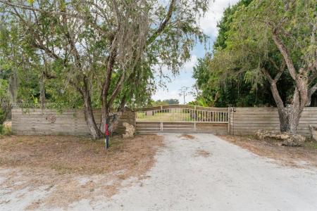 260 Taft Boulevard, Clewiston, Florida 33440