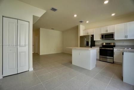 3432 W 113 Place, Hialeah, Florida 33018, USA