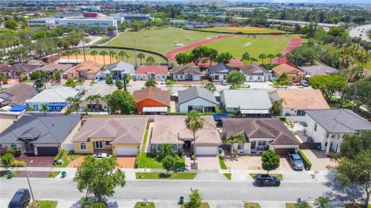 9072 NW 145th St, Miami Lakes, Florida 33018, USA