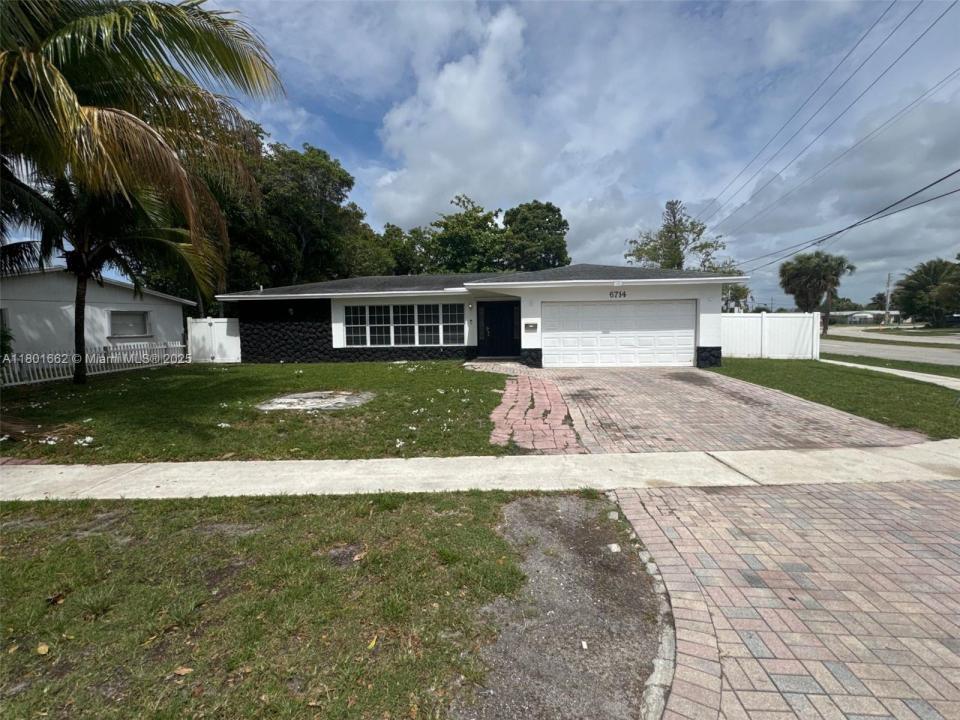 6714 Boulevard Of Champions, North Lauderdale, Florida 33068, USA