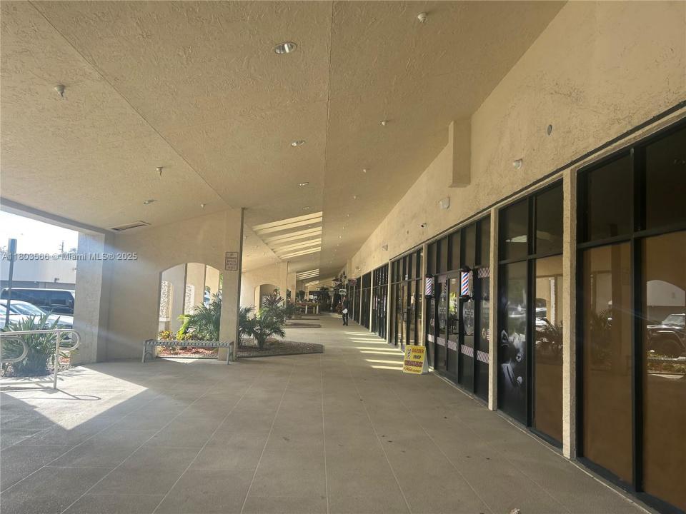 2215 W Hillsboro Blvd, Deerfield Beach, Floryda 33442, USA
