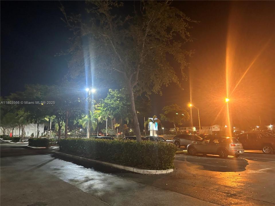 2215 W Hillsboro Blvd, Deerfield Beach, Floryda 33442, USA