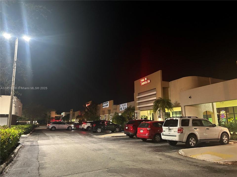 2215 W Hillsboro Blvd, Deerfield Beach, Floryda 33442, USA
