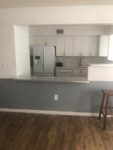 250 180th Dr 108, Sunny Isles Beach, Florida 33160, USA