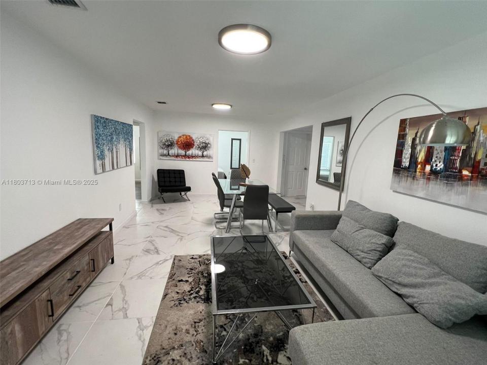 1472 NE 150th St, Miami, Florida 33161