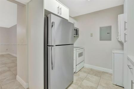7915 SW 86th St 705, Miami, Florida 33143, USA