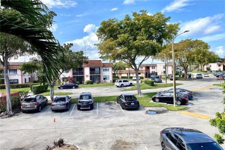 880 NE 207th Ter 202-10, Miami, Florida 33179, USA