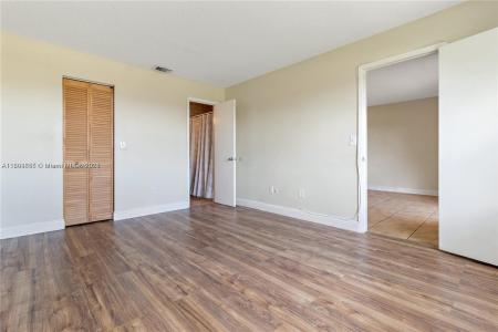 880 NE 207th Ter 202-10, Miami, Florida 33179, USA