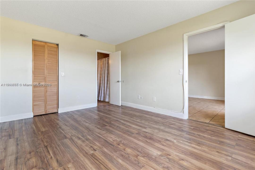 880 NE 207th Ter 202-10, Miami, فلوريدا 33179, الولايات المتحدة