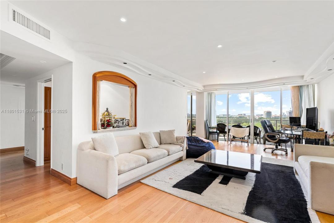 20281 E Country Club Dr 909, Aventura, 佛罗里达州 33180, 美国