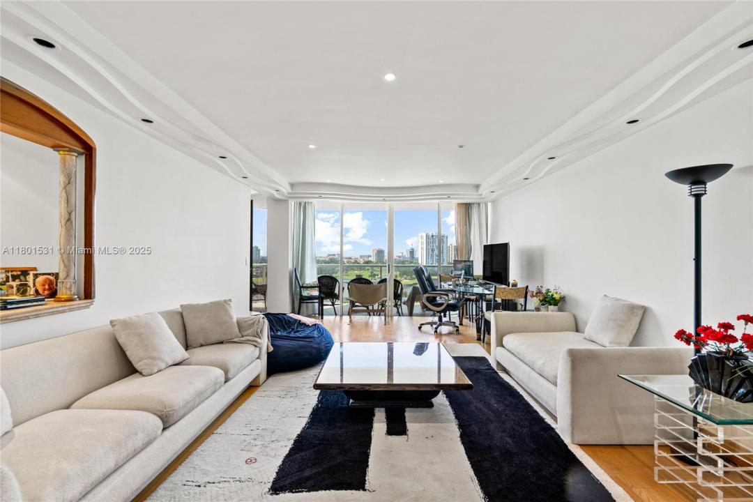 20281 E Country Club Dr 909, Aventura, 佛罗里达州 33180, 美国
