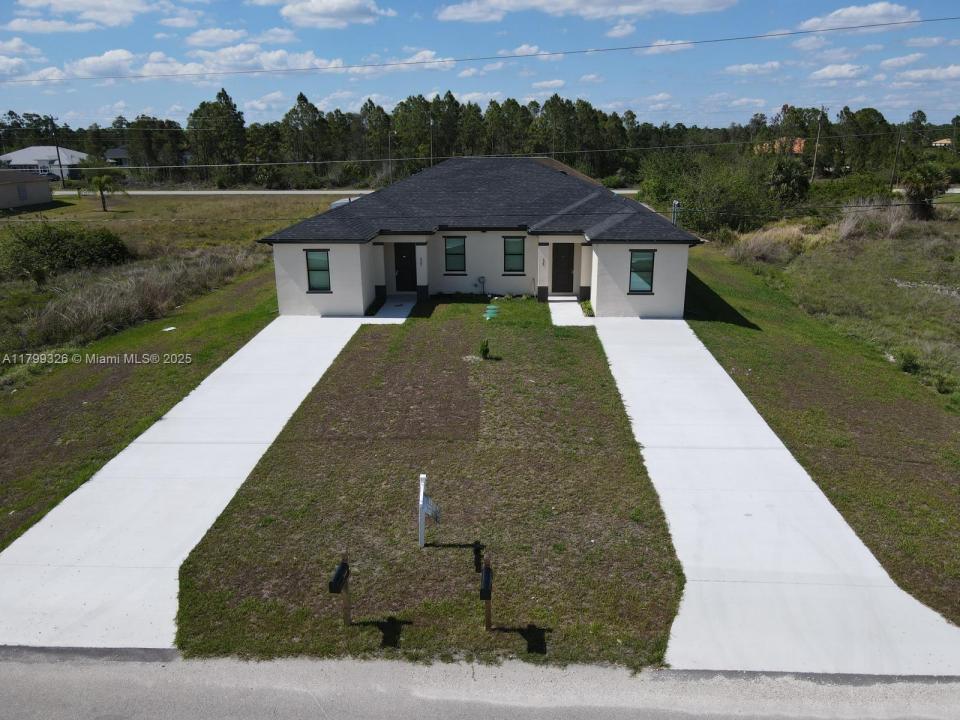 925-927 CHENAULT ST 1/2, Lehigh Acres, Florida 33974