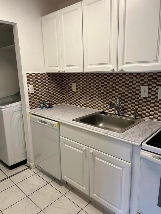 927 NE 199th St 102, Miami, Florida 33179, Amerika Birleşik Devletleri