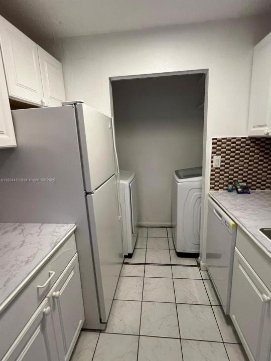 927 NE 199th St 102, Miami, Florida 33179, Amerika Birleşik Devletleri