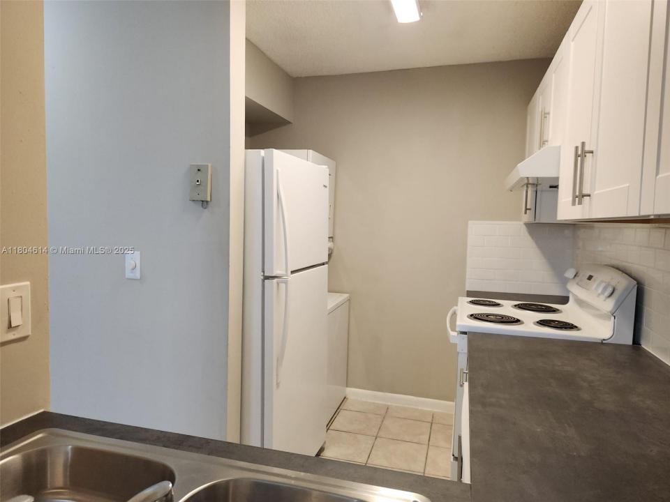 3776 N University Dr L-8, Coral Springs, Florida 33065, USA