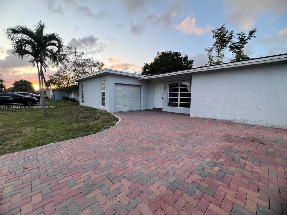 11431 NW 35th St, Sunrise, Florida 33323