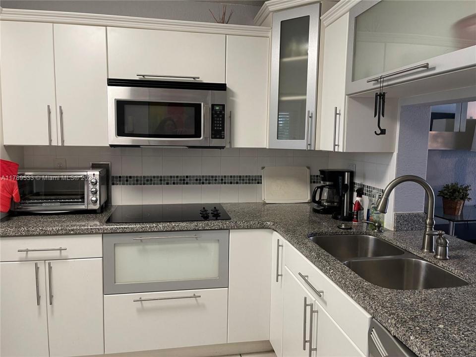 1893 S Ocean Dr 506, Hallandale Beach, Florida 33009