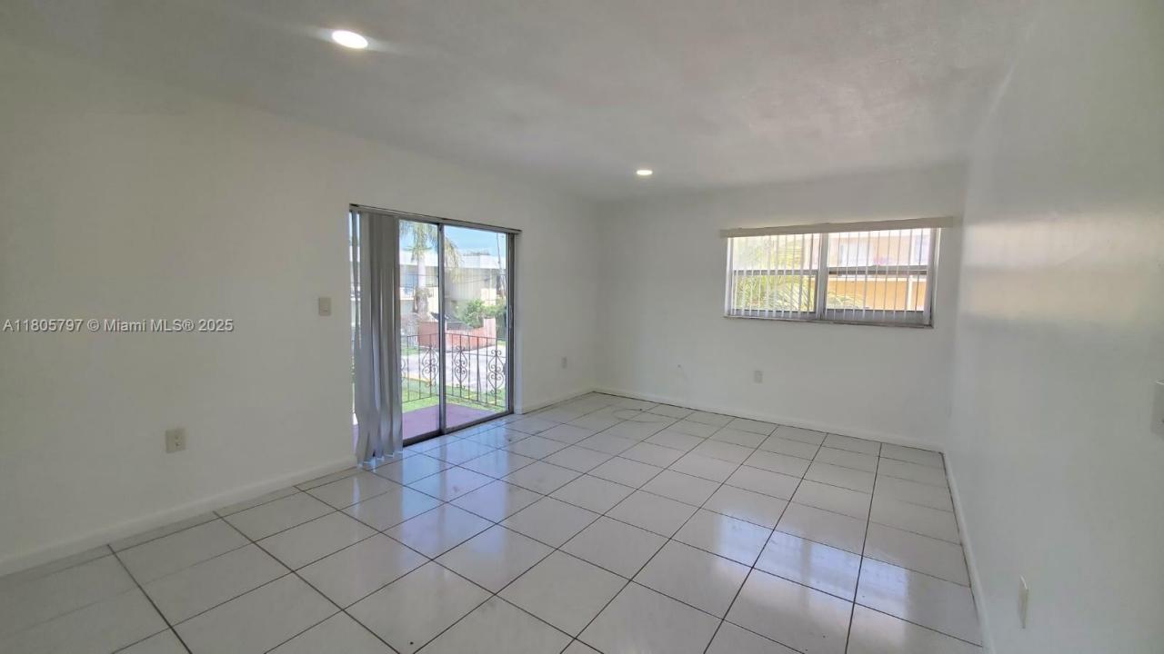 1008 NW 45th Ave 13, Miami, Florida 33126