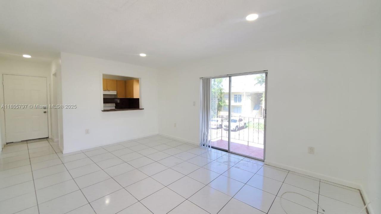 1008 NW 45th Ave 13, Miami, Florida 33126