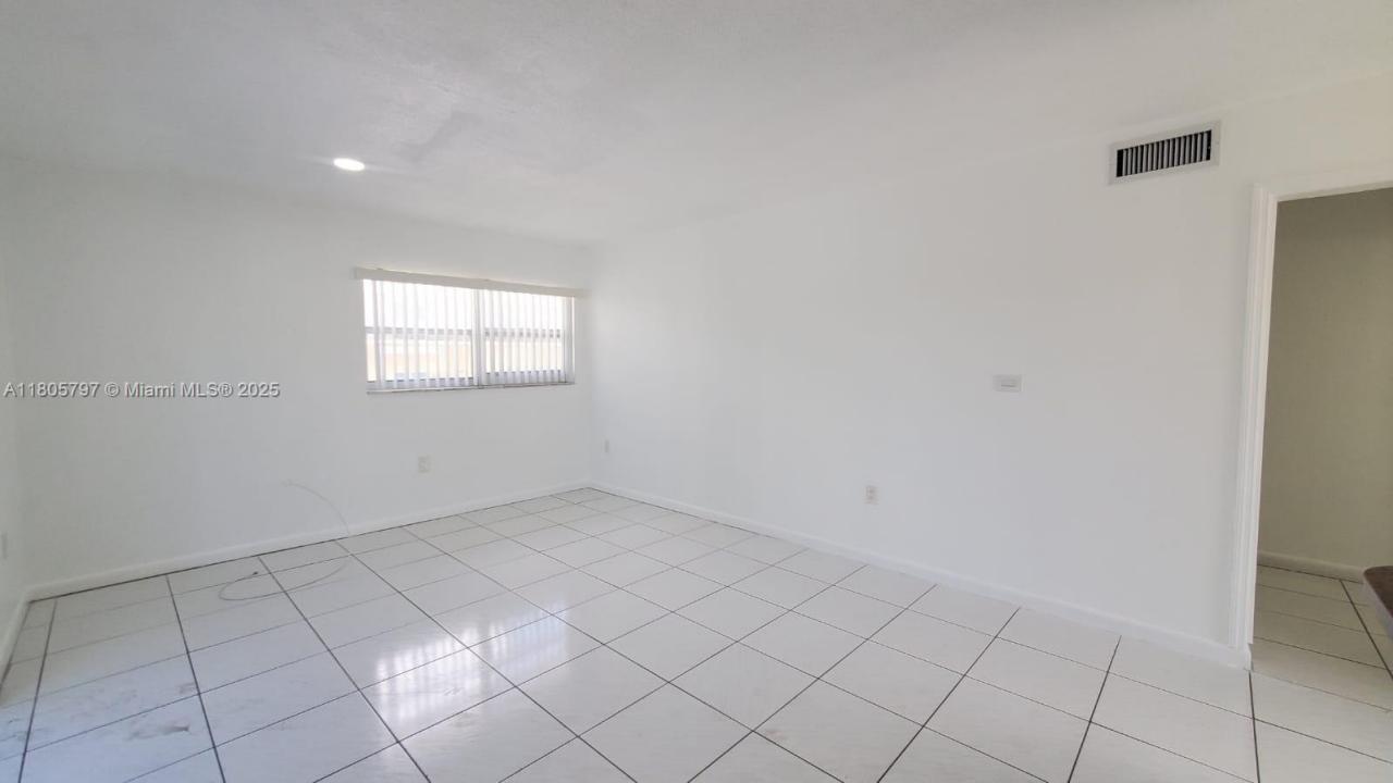 1008 NW 45th Ave 13, Miami, Florida 33126