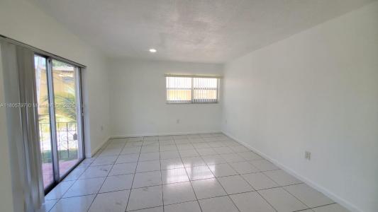 1008 NW 45th Ave 13, Miami, Florida 33126, USA