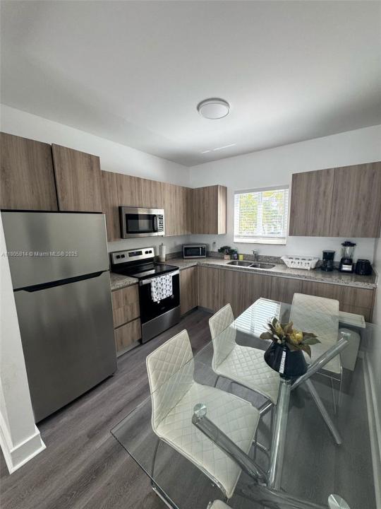 1684 SW 10th St 06, Miami, Florida 33135, Amerika Birleşik Devletleri