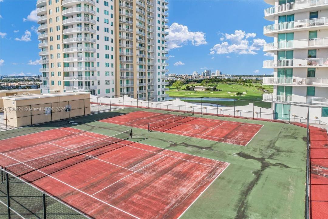 1745 E Hallandale Beach Blvd 2005W, Hallandale Beach, 佛罗里达州 33009, 美国