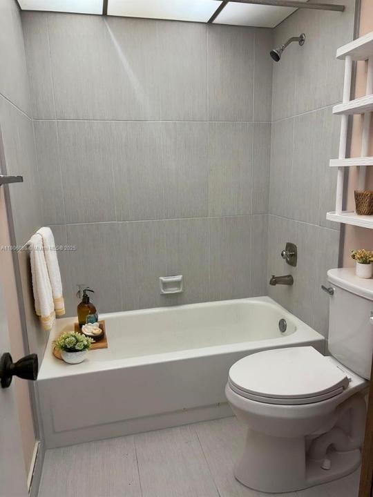 235 E Burgundy  E 235, Delray Beach, 佛罗里达州 33484, 美国