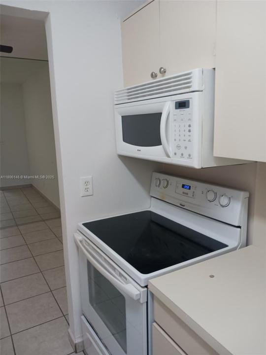 2700 NE 135th St 30, North Miami, Florida 33181, Stati Uniti