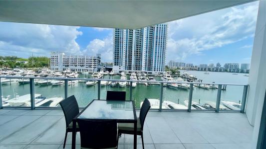 17111 Biscayne Blvd 403, North Miami Beach, Florida 33160, USA