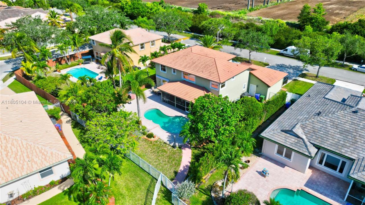 16372 Segovia Cir N, Pembroke Pines, Florida 33331