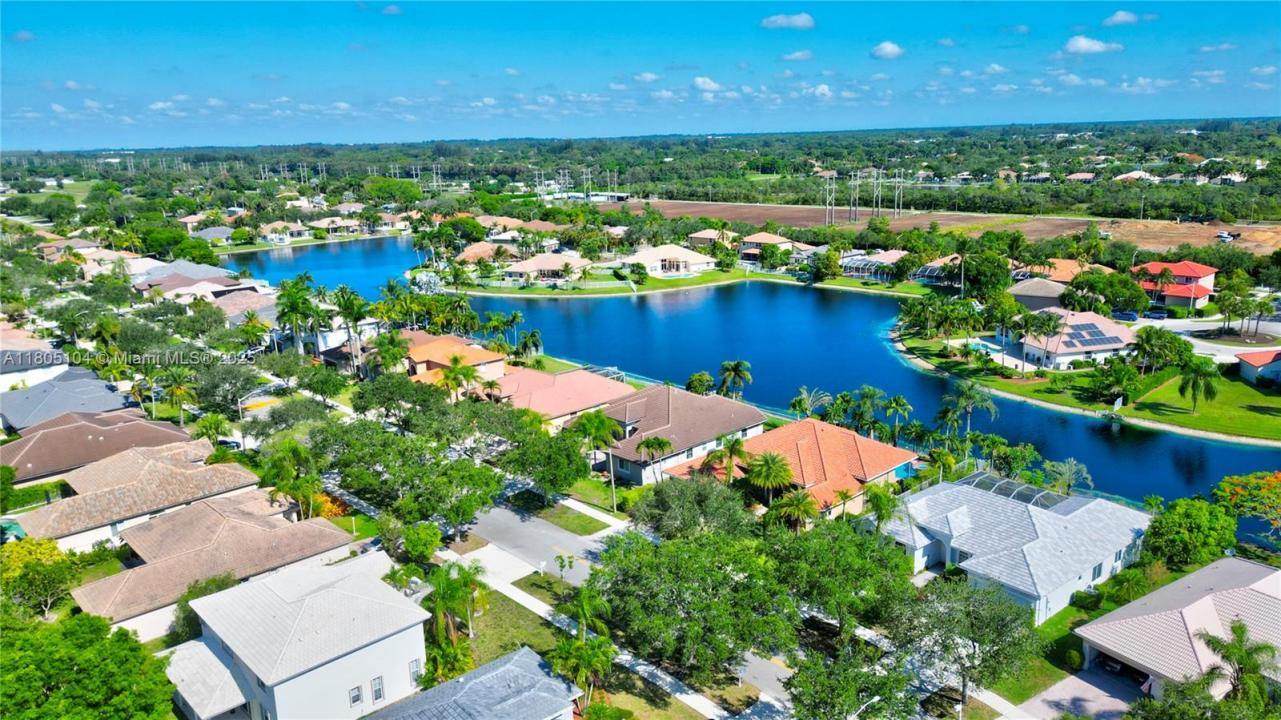 16372 Segovia Cir N, Pembroke Pines, Florida 33331