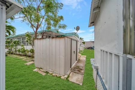 346 Maple St, Hallandale Beach, Florida 33009, USA