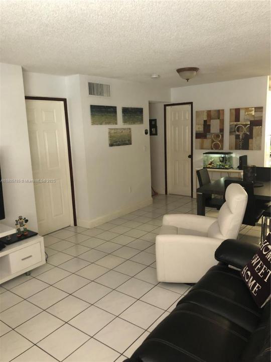 2740 W 62nd St 104, Hialeah, Floride 33016, États-Unis