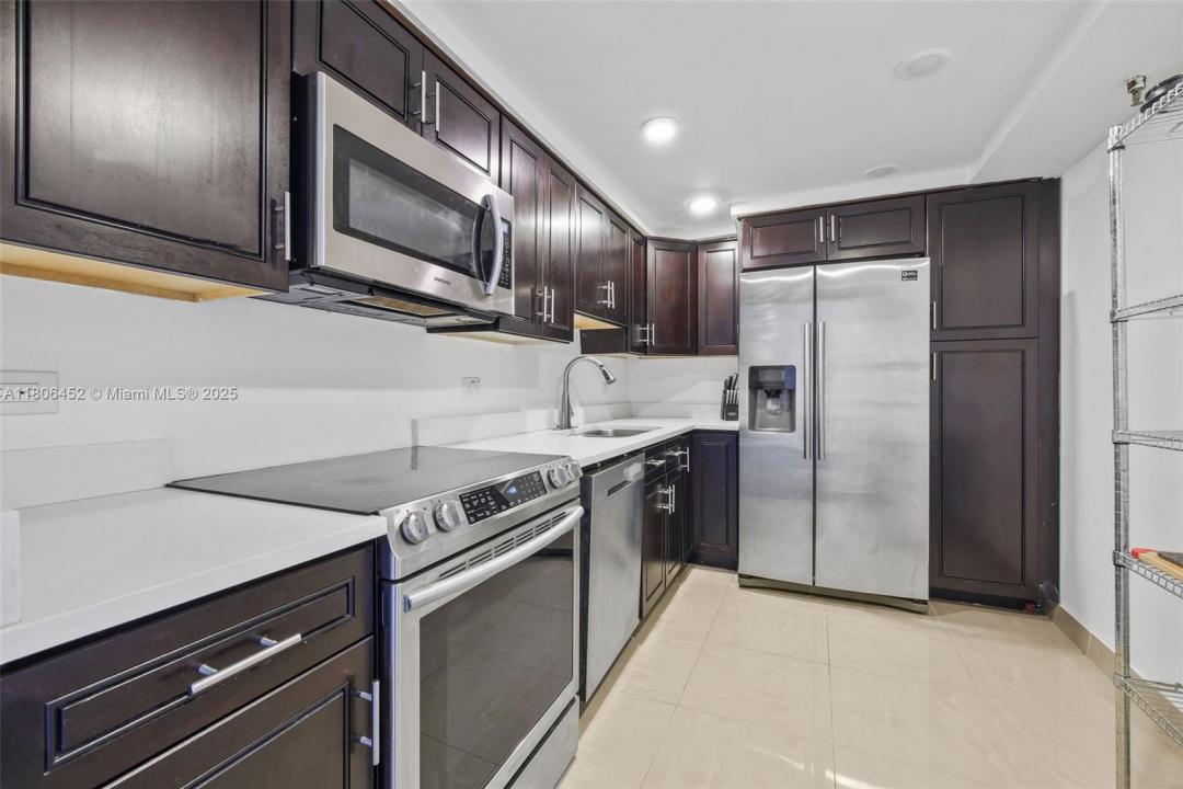 20515 E Country Club Dr 645, Aventura, 佛罗里达州 33180, 美国