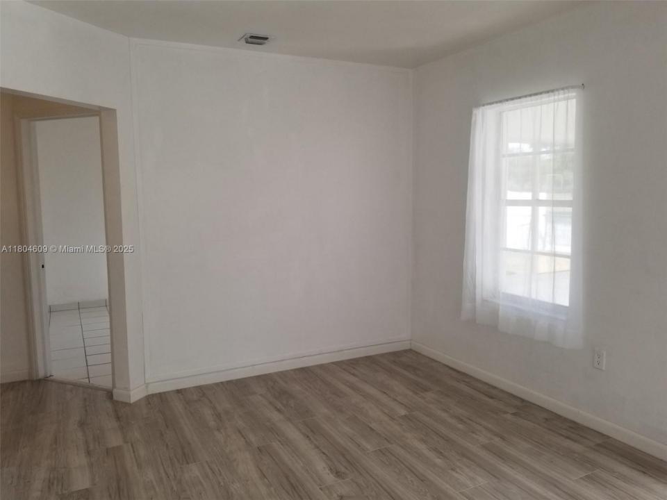 1215 NE 127th St, North Miami, Флорида 33161, Соединенные Штаты
