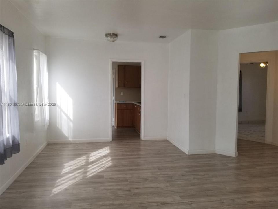 1215 NE 127th St, North Miami, Флорида 33161, Соединенные Штаты