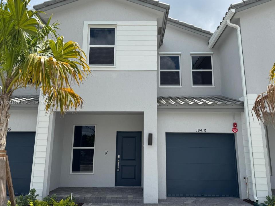 18410 SW 2nd St, Pembroke Pines, Florida 33029, USA